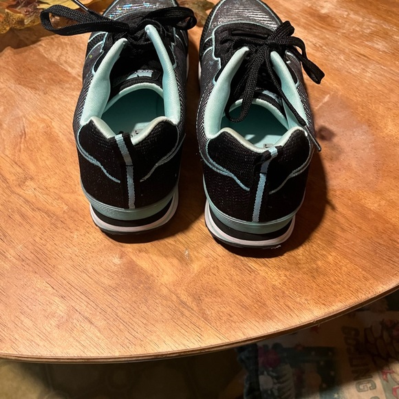 Womens size 8 Skechers. Very unusal. Black with multi shine. - Picture 3 of 4